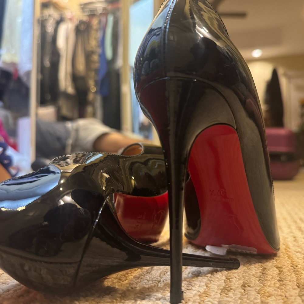 Christian Louboutin Black Patent Leather Red Bottom Pumps Size 37 / US 7 NIB - Picture 5 of 11